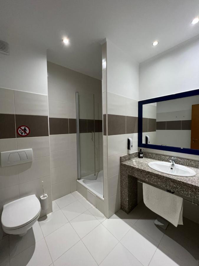 Hotel Doi Taurasi Afumaţi Extérieur photo